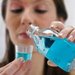 Có nên dùng nước súc miệng thay cho đánh răng không?